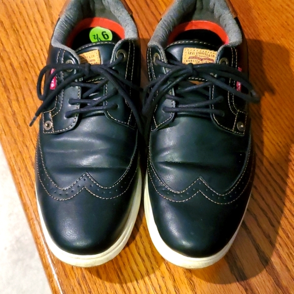 Levi's Men shoes sz 9.5